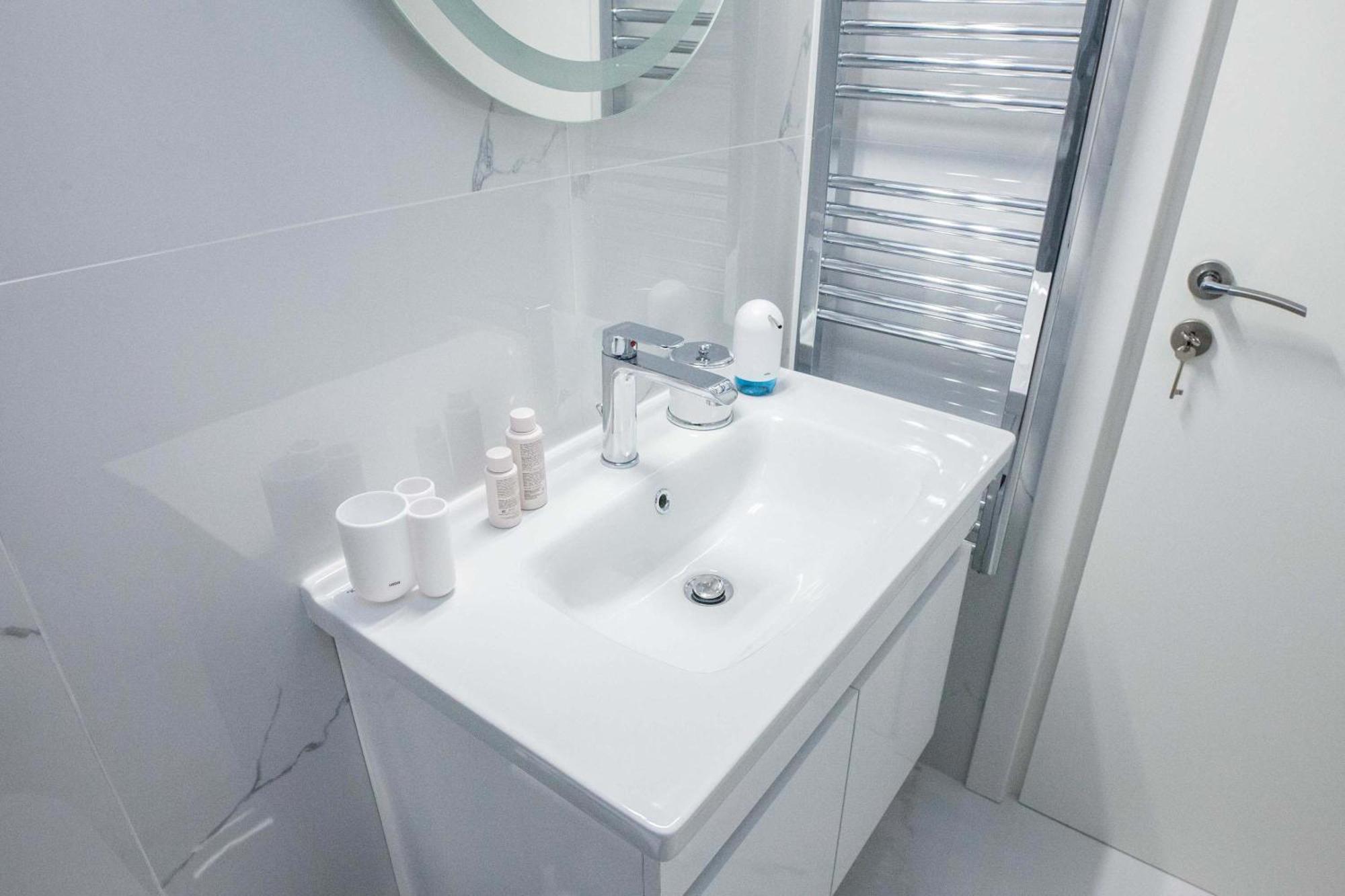 Central 2 Bd Apt With Balcony By Monastiraki Athena Bagian luar foto