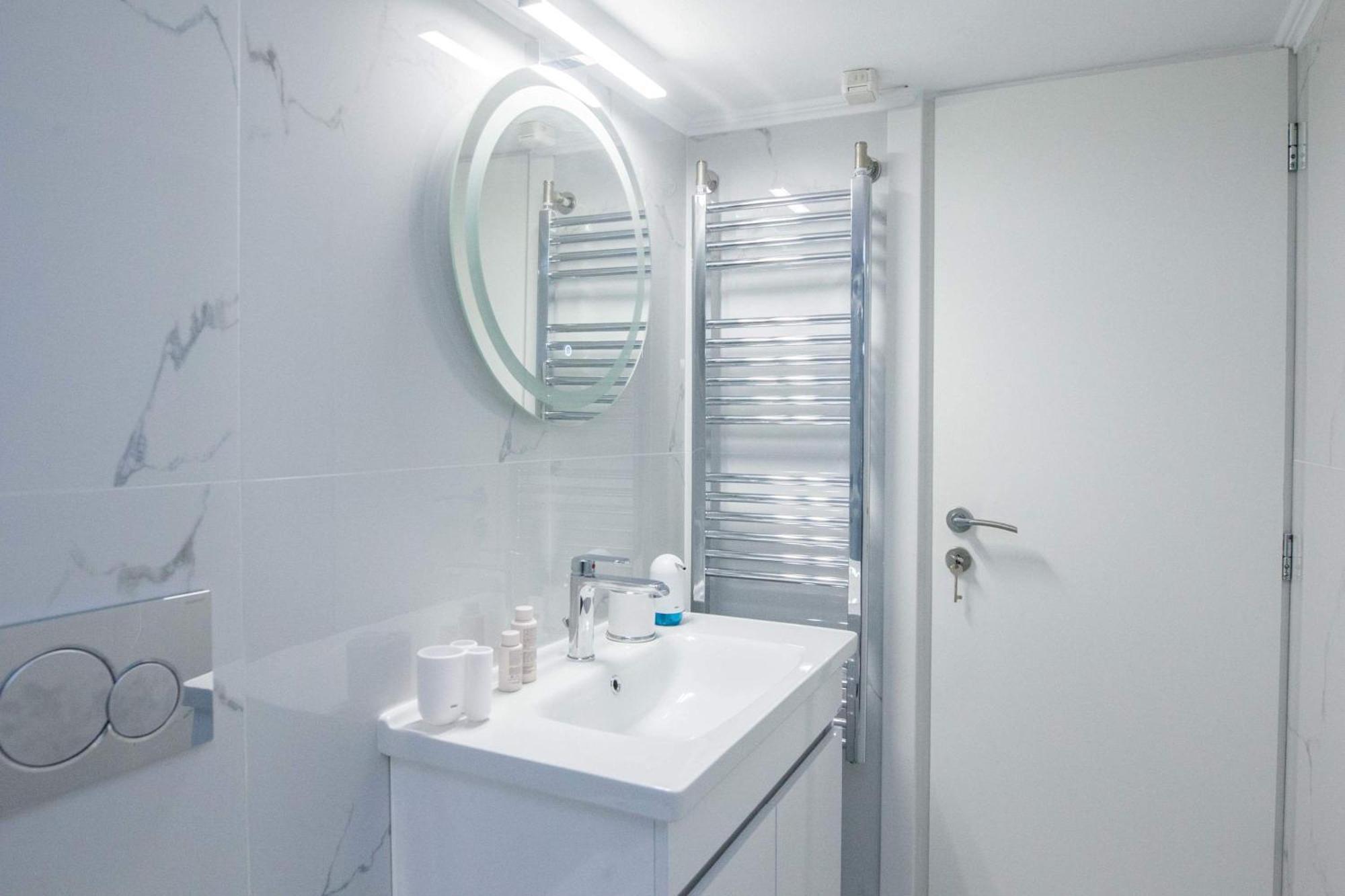 Central 2 Bd Apt With Balcony By Monastiraki Athena Bagian luar foto