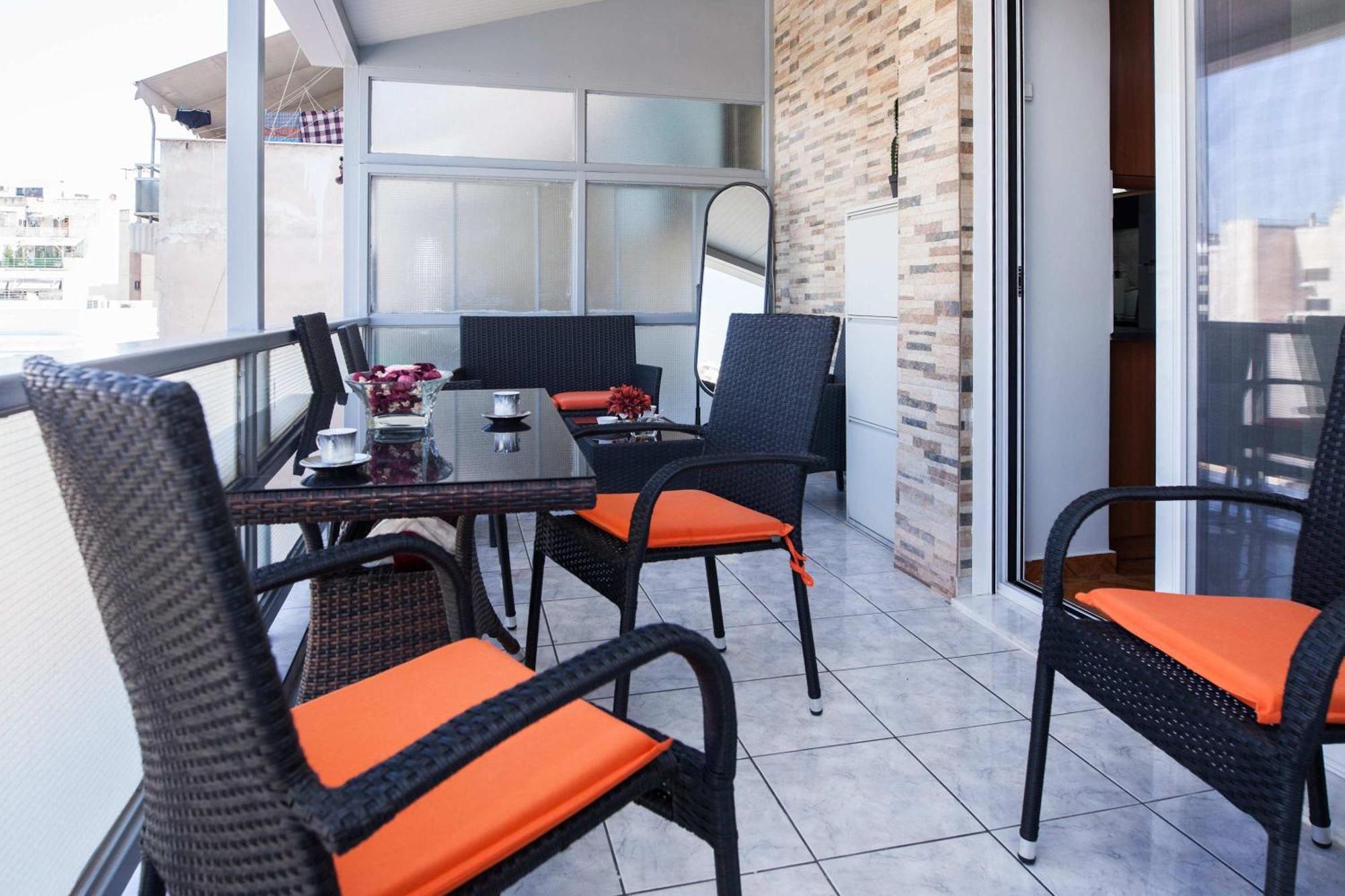 Central 2 Bd Apt With Balcony By Monastiraki Athena Bagian luar foto