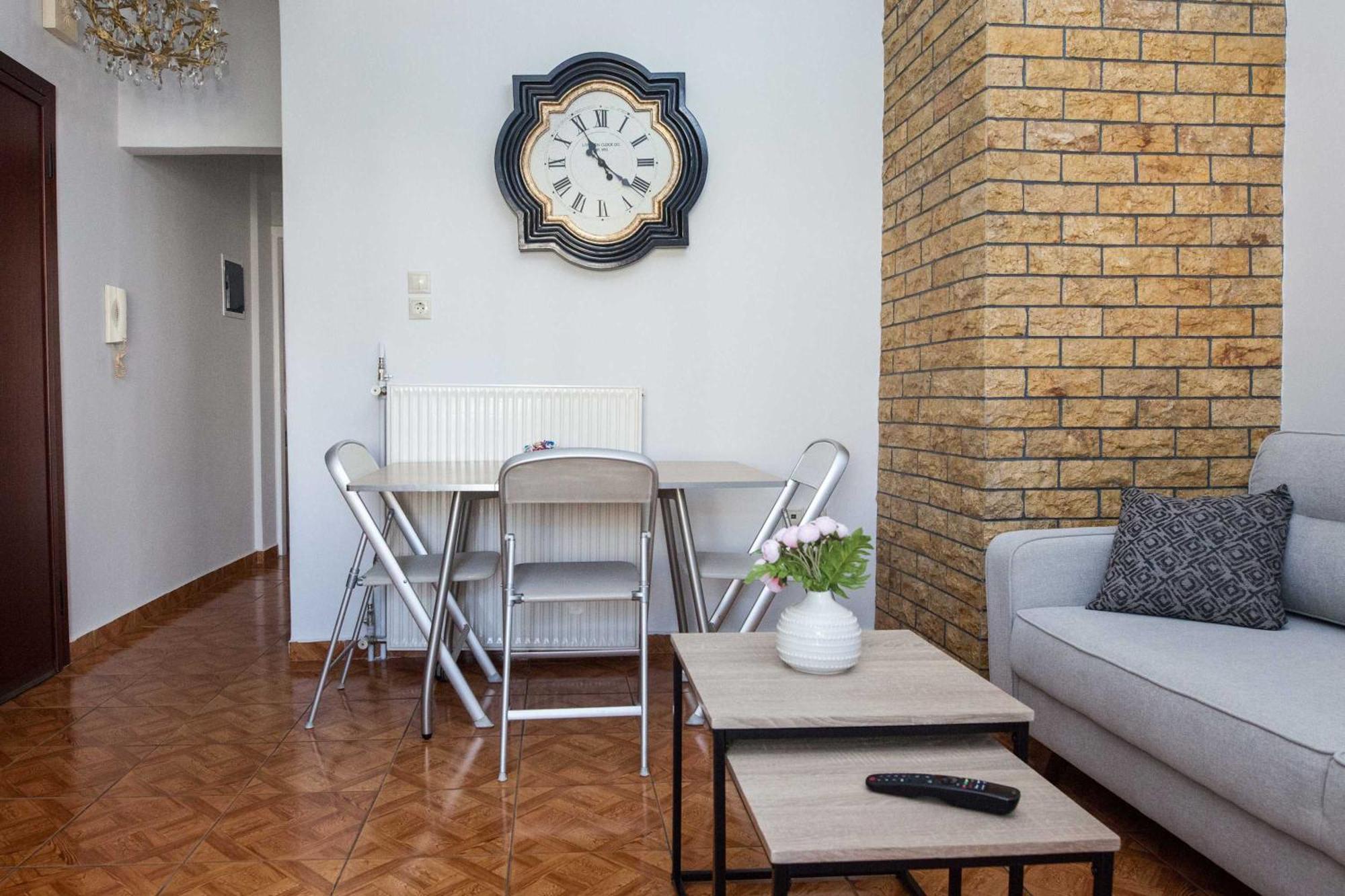 Central 2 Bd Apt With Balcony By Monastiraki Athena Bagian luar foto