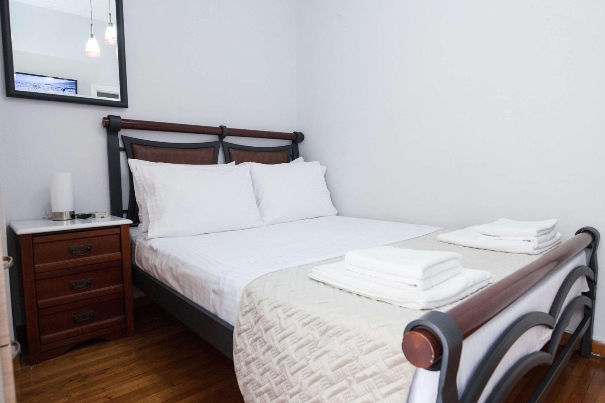 Central 2 Bd Apt With Balcony By Monastiraki Athena Bagian luar foto